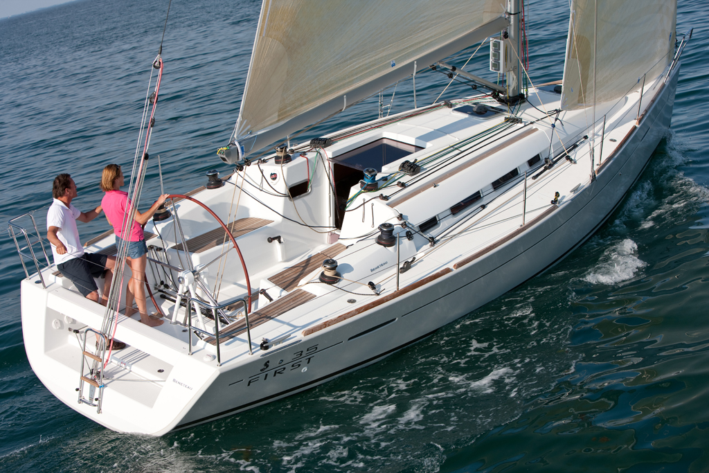 Regattayacht Charteryacht First 35 21